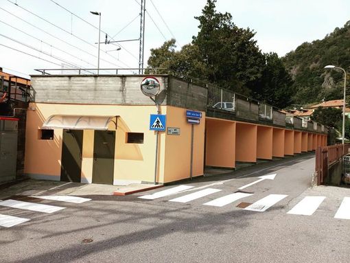 I garage e i bagni pubblici di via delle Reseghe rimessi a nuovo (foto dalla pagina Facebook Impegno Civico)
