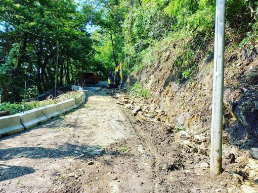 La riapertura della strada per Orascio (foto dalla pagina Facebook di Impegno Civico) La riapertura della strada per Orascio (foto dalla pagina Facebook di Impegno Civico)