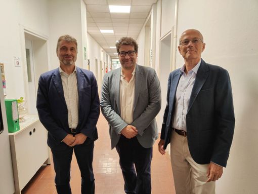 L'assessore regionale Maione inaugura a Varese le visite alle sedi Arpa: «Il lago balneabile è tra i più controllati al mondo»