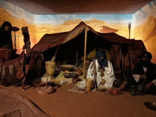 In una sala del Museo Castiglioni, è riprodotta un'autentica tenda Tuareg In una sala del Museo Castiglioni, è riprodotta un'autentica tenda Tuareg