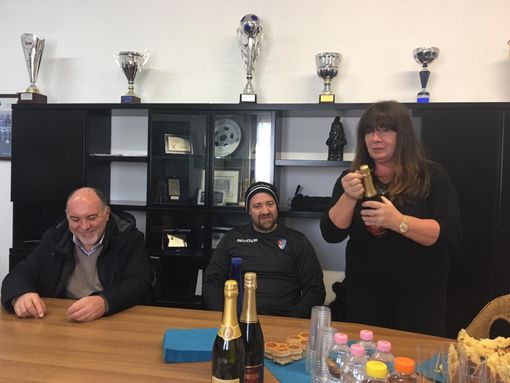 VIDEO. Il brindisi della Pro Patria. E di un uomo vero come mister Javorcic: «Auguro a tutti di essere persone migliori» VIDEO. Il brindisi della Pro Patria. E di un uomo vero come mister Javorcic: «Auguro a tutti di essere persone migliori»