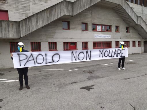 HOCKEY. «Paolo non mollare... in console devi tornare»: i Ragazzi della Nord lottano insieme a un grande Mastino