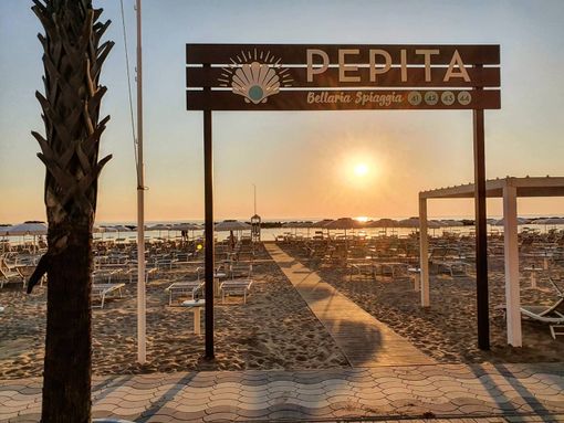 VOGLIA DI MARE. Il Colonnello Rossi ci porta in spiaggia a Bellaria: «Varese, ti aspettiamo» (video) VOGLIA DI MARE. Il Colonnello Rossi ci porta in spiaggia a Bellaria: «Varese, ti aspettiamo» (video)