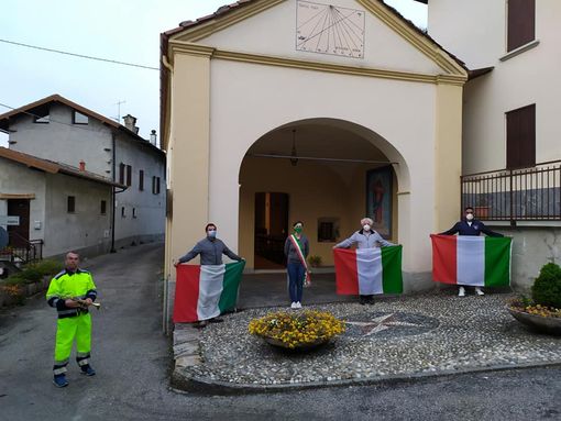 Nelle vie di Porto Valtravaglia le note del "Silenzio" per commemorare le vittime del Coronavirus