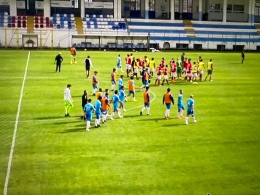 Grazie, biancorossi: 2-1 a Sanremo e salvezza in puro stile Varese. Rincorsa vincente dall'ultimo posto Grazie, biancorossi: 2-1 a Sanremo e salvezza in puro stile Varese. Rincorsa vincente dall'ultimo posto