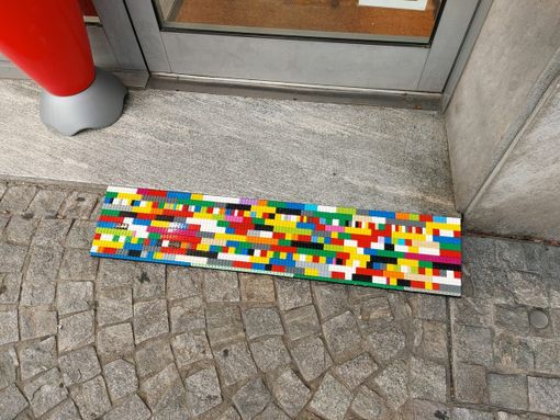 Le rampe di mattoncini colorati della Lego che abbattono le barriere