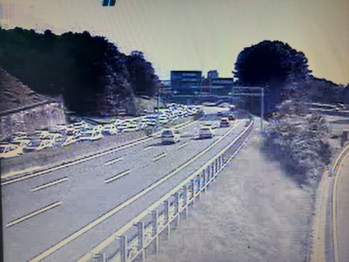 La coda sull'autostrada a Sesto Calende (immagini della webcam di Autostrade per l'Italia)