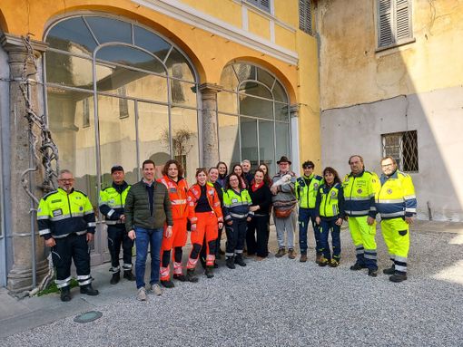 Un gruppo di volontari della rete solidale attiva a Ternate