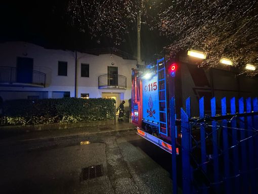 L'intervento dei vigili del fuoco a Tradate L'intervento dei vigili del fuoco a Tradate