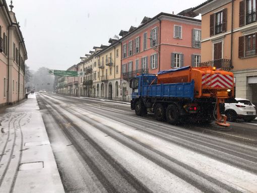 Salatura preventiva delle strade di Varese Salatura preventiva delle strade di Varese