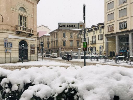FOTO. I Giardini, il corso, la basilica, il Garibaldino e piazza Monte Grappa ancora più magici sotto la neve