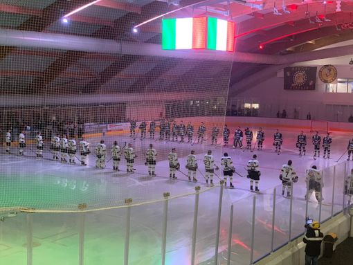 FOTO - È l'ora dei Mastini: lo spettacolo dell'Acinque Ice Arena