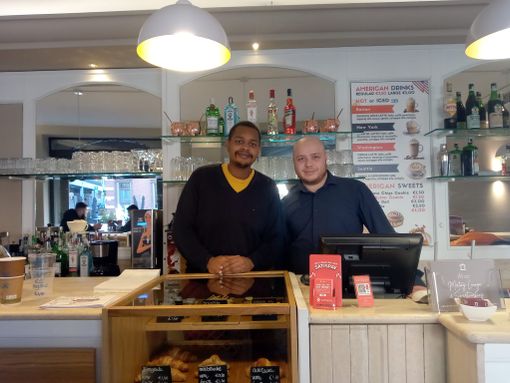 Atrium Bistrot, il locale che "lavora" per il rilancio di piazza Cacciatori delle Alpi