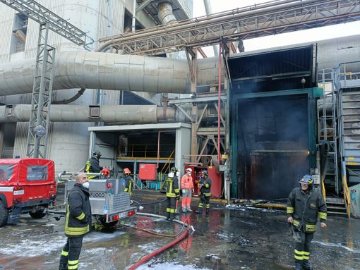 Incendio al cementificio Holcim di Comabbio: «Nessun rischio per ambiente e persone» Incendio al cementificio Holcim di Comabbio: «Nessun rischio per ambiente e persone»