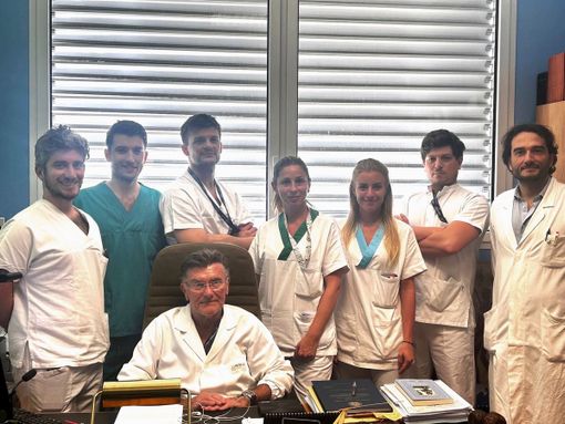 L’equipe guidata dal professor Giulio Carcano L’equipe guidata dal professor Giulio Carcano