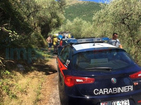 Dramma a Imperia: bruciano le sterpaglie e vengono investiti dalle fiamme. Muore una donna