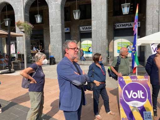 VIDEO - Gregori ritrova Galimberti con i giovani di Volt: «Questa è la mia casa. E non posso non sostenere Galimberti»