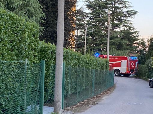 Incendio a Bizzozero: in fiamme un box e parte dell'edificio sovrastante Incendio a Bizzozero: in fiamme un box e parte dell'edificio sovrastante