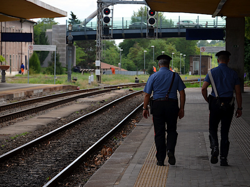 Bivacchi in stazione, scattano i controlli dei carabinieri: quattro giovani allontanati Bivacchi in stazione, scattano i controlli dei carabinieri: quattro giovani allontanati