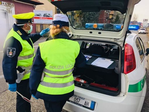 A Varese arriva "Analizzatore Pia 2": servirà a scovare chi guida sotto l'effetto di droga A Varese arriva "Analizzatore Pia 2": servirà a scovare chi guida sotto l'effetto di droga