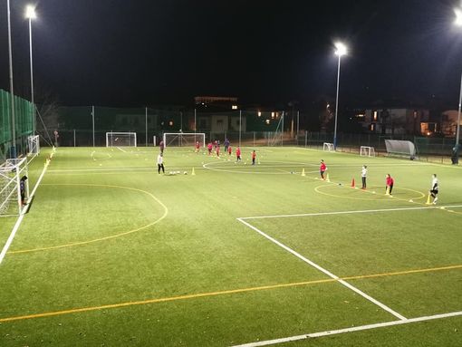 «Nel calcio dei grandi ognuno fa ciò che vuole, in quello dei piccoli tutti distanti e rispettosi di regole ferree» «Nel calcio dei grandi ognuno fa ciò che vuole, in quello dei piccoli tutti distanti e rispettosi di regole ferree»