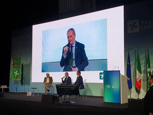 Il ministro Calderoli a un evento di Regione Lombardia Il ministro Calderoli a un evento di Regione Lombardia