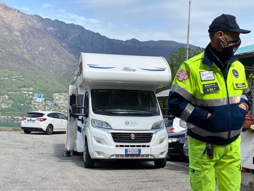 Monti in visita all'hub di Cadero: «Il camper per le vaccinazioni è un successo»