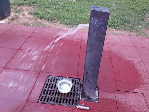 I danneggiamenti provocati dai vandali al Magic Park dei Gelsi a Cavaria con Premezzo