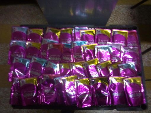 Donatore misterioso lascia tante confezioni di cibo per animali davanti alla sede Enpa Saronno Donatore misterioso lascia tante confezioni di cibo per animali davanti alla sede Enpa Saronno