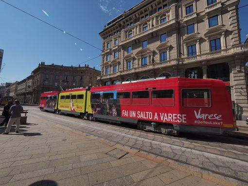 FOTO E VIDEO. "Fai un salto a Varese" arriva sui tram di Milano