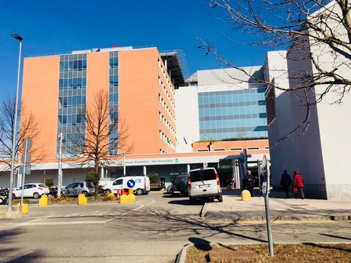 Anziano di Arcisate ricoverato al Circolo per Coronavirus. Il sindaco: «Situazione sotto controllo, attivata l'unità di crisi»