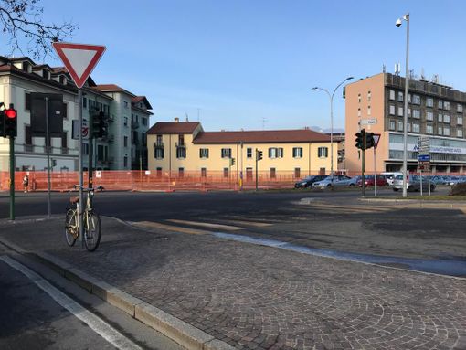 Un multipiano da 500 posti in zona Stazioni, la proposta di Davide Galimberti Un multipiano da 500 posti in zona Stazioni, la proposta di Davide Galimberti