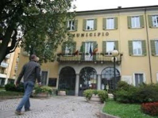 Malnate, basta code in Comune: anticipata la pubblicazione del Servizio Anagrafico on line Malnate, basta code in Comune: anticipata la pubblicazione del Servizio Anagrafico on line