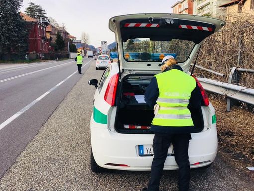 FOTO. Stop agli spostamenti, controlli all'ingresso di Varese. Ecco cosa serve indicare