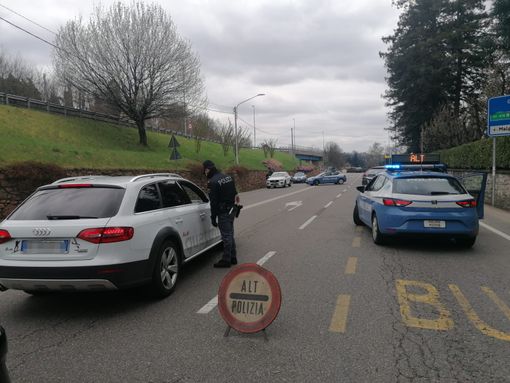 Lombardia da domani zona rossa, spostamenti limitati. Ecco l'autocertificazione da stampare e portare con sé