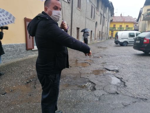 Buche, scarsa illuminazione e dossi pericolosi, Forza Italia: «Cartabbia rione dimenticato» Buche, scarsa illuminazione e dossi pericolosi, Forza Italia: «Cartabbia rione dimenticato»