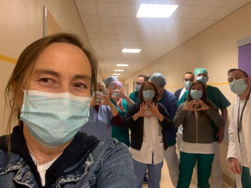 La dottoressa Castiglioni con parte della sue équipe