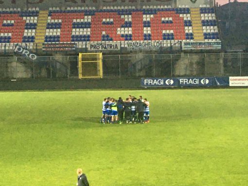 IL COMMENTO. Le tigri col TurboRicky piegano il Lecco e poi ringraziano la curva che accende fuochi e cuori biancoblù fuori dallo Speroni (video e foto) IL COMMENTO. Le tigri col TurboRicky piegano il Lecco e poi ringraziano la curva che accende fuochi e cuori biancoblù fuori dallo Speroni (video e foto)