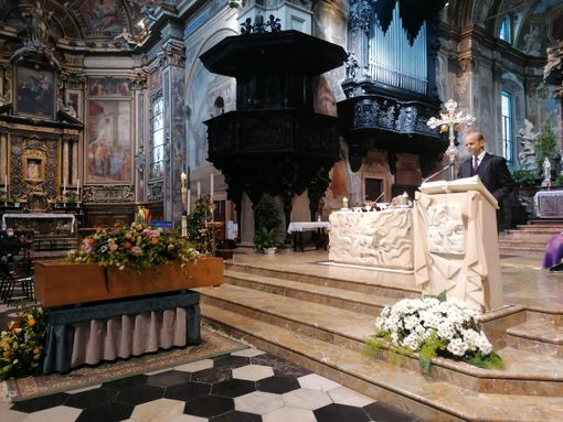 L'addio di Varese a Giovanni Pierantozzi. «Per ricordare davvero papà, fate di tutto per vaccinare i cittadini»