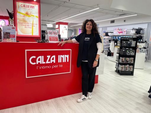 Caterina Lamonica nel suo Calza Inn al piano -2 del Centro Commerciale Le Corti (servizio a cura di Lorenzo D’Angelo)