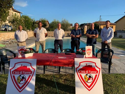 Da sinistra il ds Gianni Califano, il mister della Juniores Gianluca Porro, l'allenatore della prima squadra David Sassarini, il presidente Stefano Amirante, il vicepresidente Stefano Pertile e il consulente di mercato Andrea Scandola Da sinistra il ds Gianni Califano, il mister della Juniores Gianluca Porro, l'allenatore della prima squadra David Sassarini, il presidente Stefano Amirante, il vicepresidente Stefano Pertile e il consulente di mercato Andrea Scandola