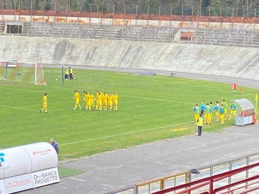 Varese in viola per i suoi 114 anni di vita, lo striscione per Stefano Pertile della curva: "Accantonato per il tuo amore incondizionato, cioò che hai fatto per il Varese non sarà mai dimenticato. Grazie Pertile" Varese in viola per i suoi 114 anni di vita, lo striscione per Stefano Pertile della curva: "Accantonato per il tuo amore incondizionato, cioò che hai fatto per il Varese non sarà mai dimenticato. Grazie Pertile"