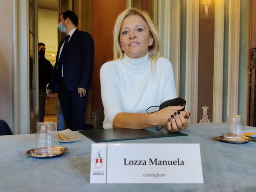 Il Pd di Varese distribuisce “La Finestra” in piazza Giovine Italia