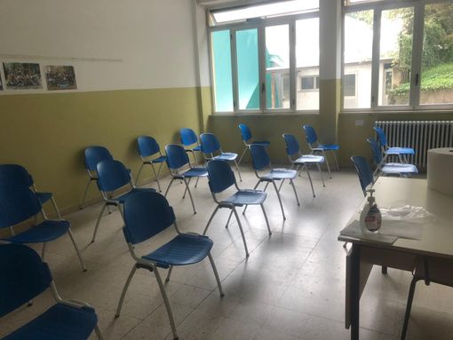 FOTO. Una settimana di sciopero al Manzoni perché mancano i banchi