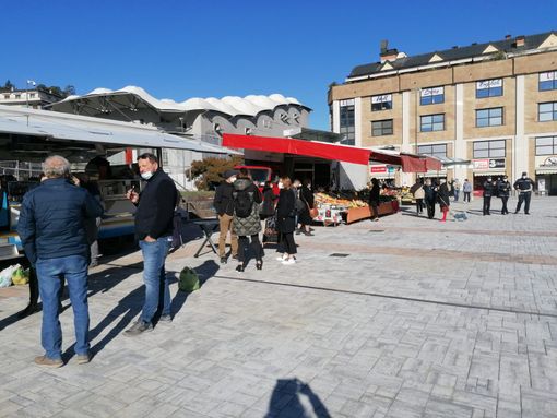 Polemica sul mercato, il centrodestra risponde: «Nessuno spostamento, ma così non va bene»