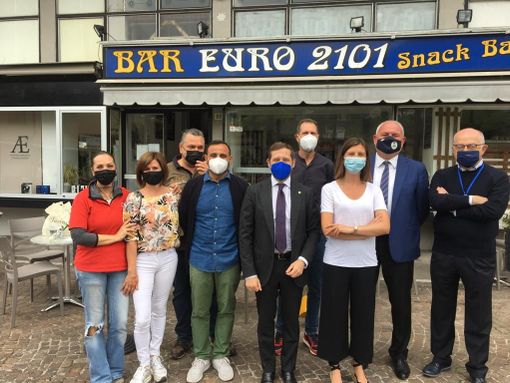 Frontalieri, Monti in visita a Ponte Tresa: «Vince il buonsenso, perde la burocrazia. Grazie alla Lega si torna alla normalità» Frontalieri, Monti in visita a Ponte Tresa: «Vince il buonsenso, perde la burocrazia. Grazie alla Lega si torna alla normalità»