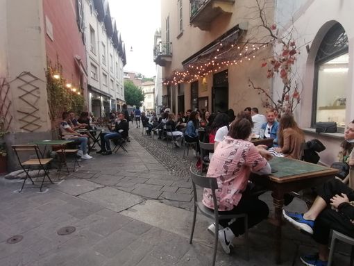 L'effetto smart working fa calare gli affari di bar e ristoranti. Confcommercio: «Senza dehors e cassa integrazione rischiano di tornare nel baratro»