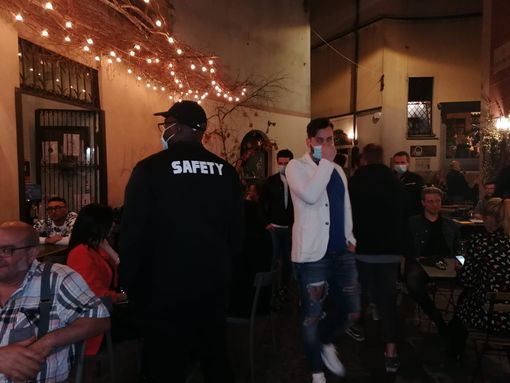 FOTO. La movida ha superato l'esame: venerdì sera senza incidenti, all'insegna del sano divertimento. Ora vanno recuperati gli incassi