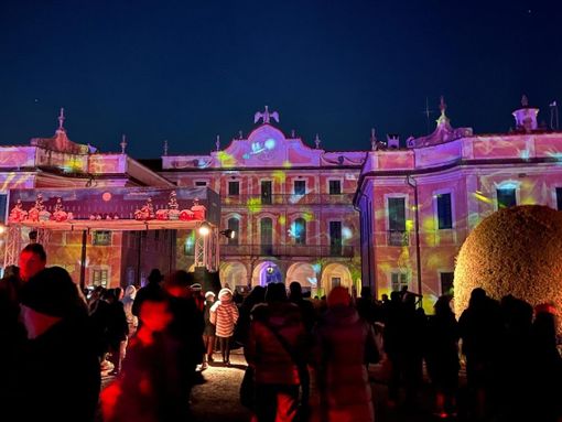 Il video mapping sulla facciata di Palazzo Estense del Natale 2023 Il video mapping sulla facciata di Palazzo Estense del Natale 2023