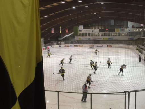 La pista del palaghiaccio di Varese vista dalla curva Nord durante una partita dei Mastini dell'hockey